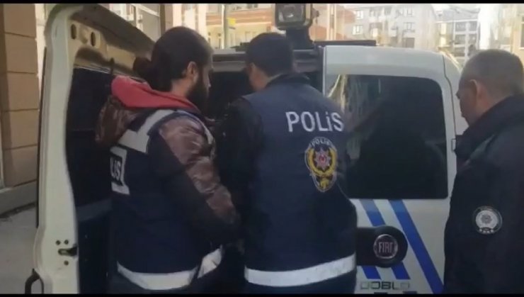 Bursa’da fuhuş operasyonu... Oyuncak ayının içerisine gizlenmiş para ve silah bulundu