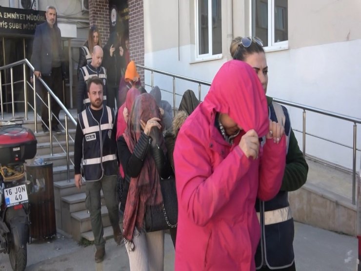 Bursa’da fuhuş operasyonu... Oyuncak ayının içerisine gizlenmiş para ve silah bulundu