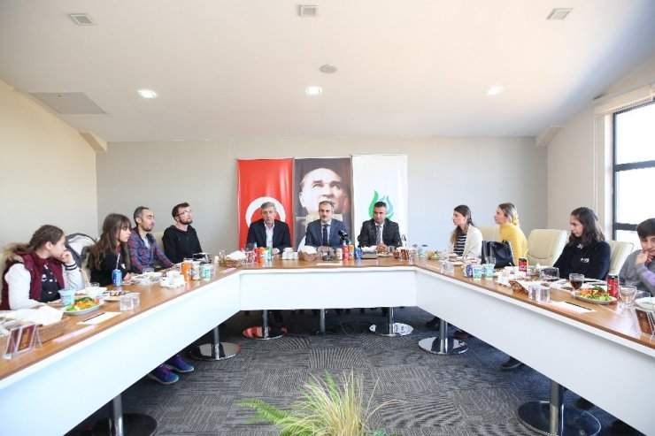 Başkan Çiftçi genç şampiyonları tebrik etti