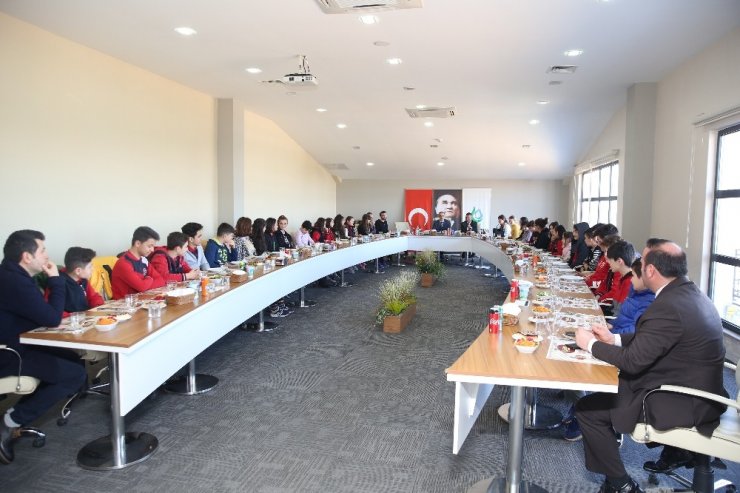 Başkan Çiftçi genç şampiyonları tebrik etti