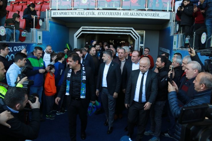 Ünal Karaman, Çaykur Rizespor ile 1.5 yıllık sözleşme imzaladı
