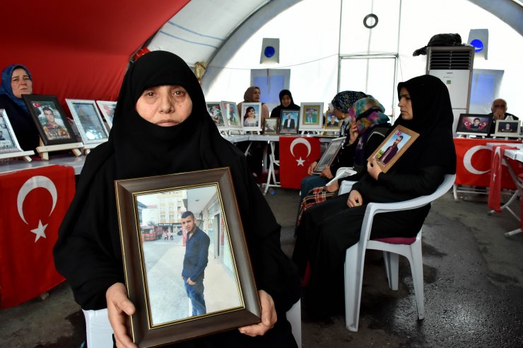 Diyarbakır annelerinin oturma eylemine 2 aile daha katıldı