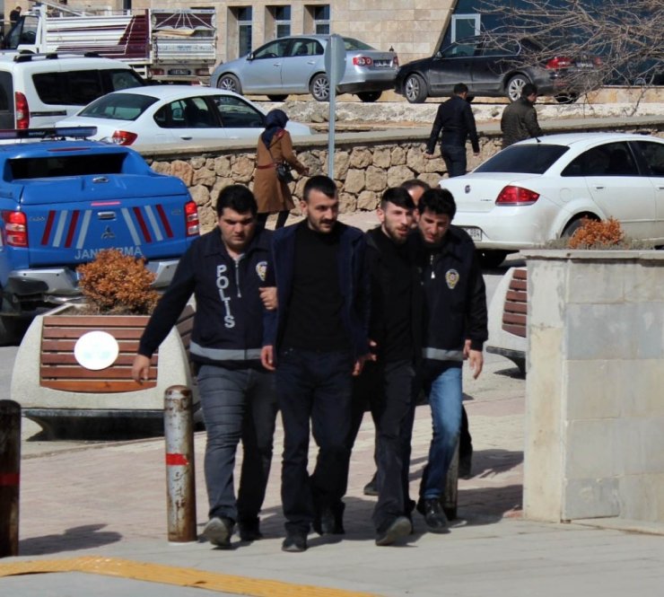 Kadınları darp edip, birini bıçaklamıştı o şüpheli yakalandı