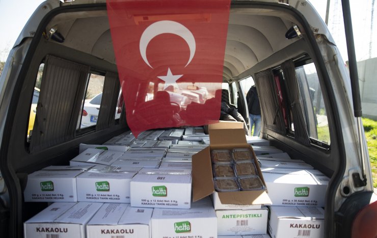 "Elmacı dede" mehmetçiğe tatlı dağıtmak için memleketi Denizli'den Hatay'a geldi