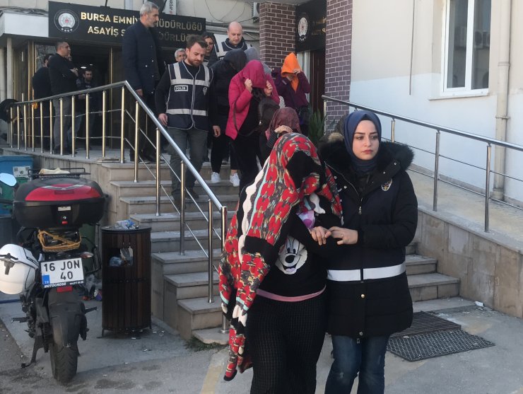 Fuhuş operasyonu şüphelileri oyuncak ayının içine para ve tabanca saklamış