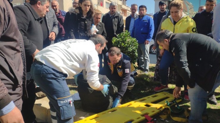 Motosiklet kadına çarptı, kızı arkasından ağladı