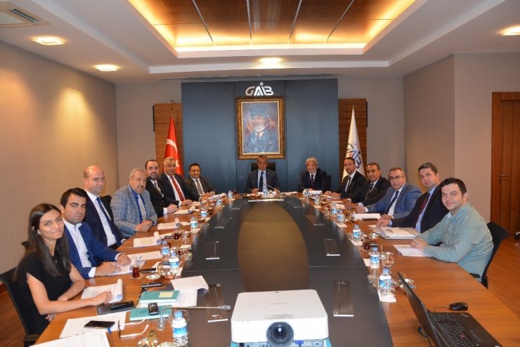 Tekstil ihracatçıları Polonya ve Romanya’yı mercek altına alıyor