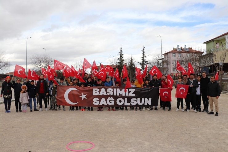 Karaman’da sporcular "Başımız Sağ Olsun" pankartı açtı