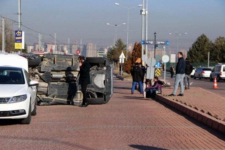 Otomobille çarpışan jeep takla attı: 1 yaralı