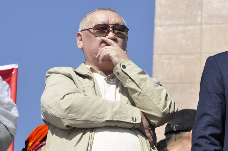 Kırgızistan'da dünkü gösterinin organizatörlerinden eski Bakan Osmanaliyev gözaltına alındı