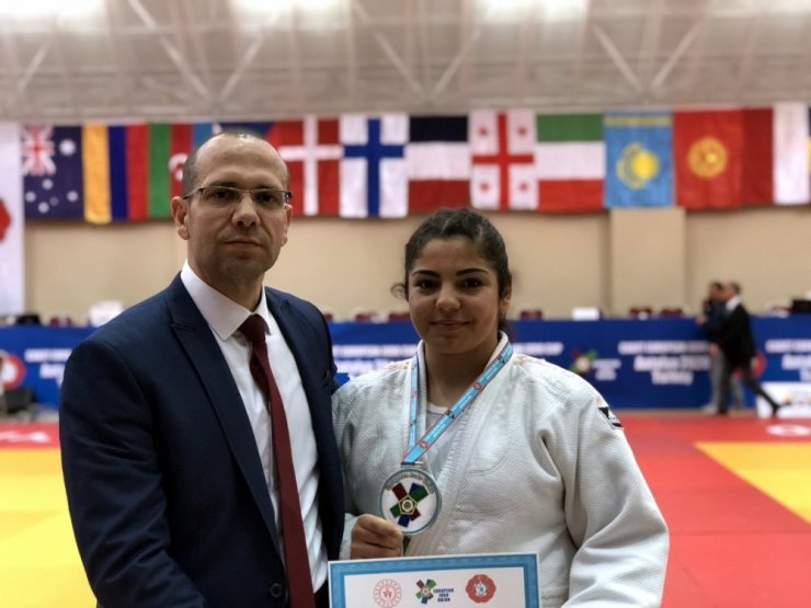 Manisa Büyükşehir, judoda Avrupa ikinciliği kazandı