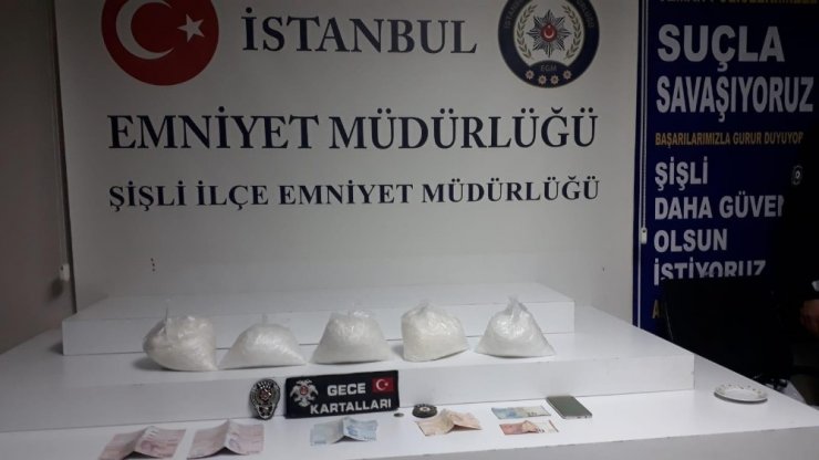 Nişantaşı’nda takside 1.5 milyon TL değerinde uyuşturucu yakalandı
