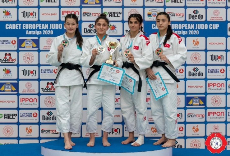 Salihlili judocu Duygu Dirgen Avrupa Şampiyonu oldu