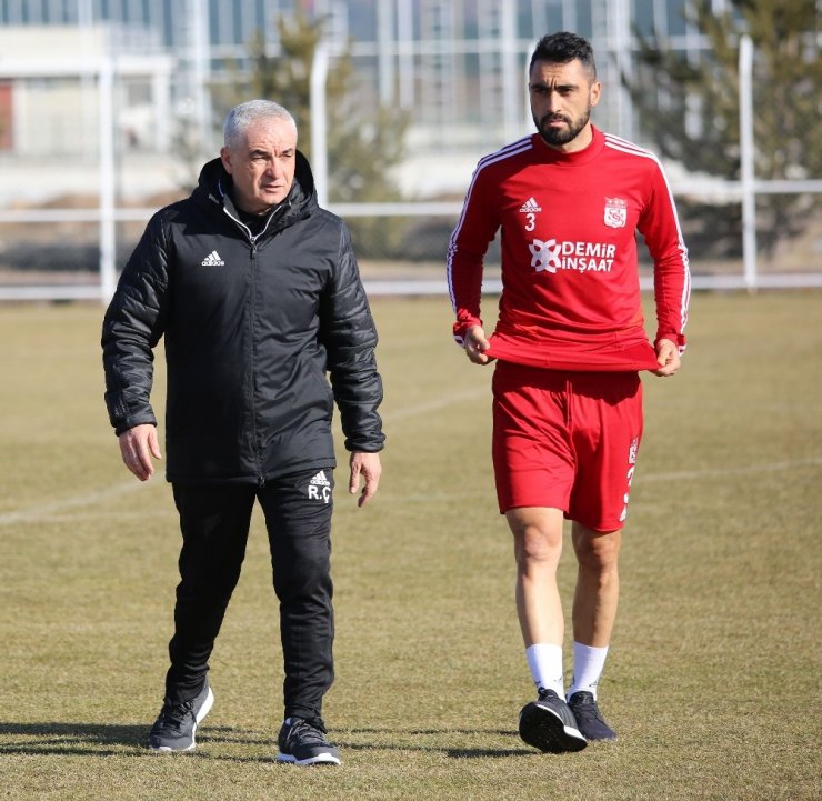 Rıza Çalımbay: “Maç saatinin değişmesine gerek yok”