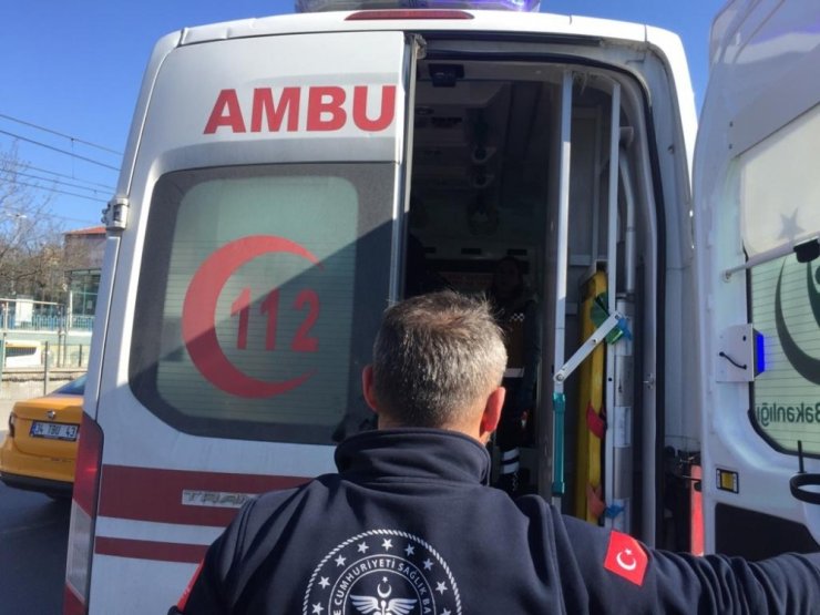Makas atan sürücü kamyonete çarparak takla attı