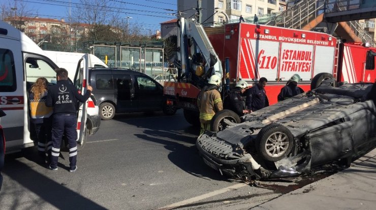 Makas atan sürücü araçlara çarpıp takla attı