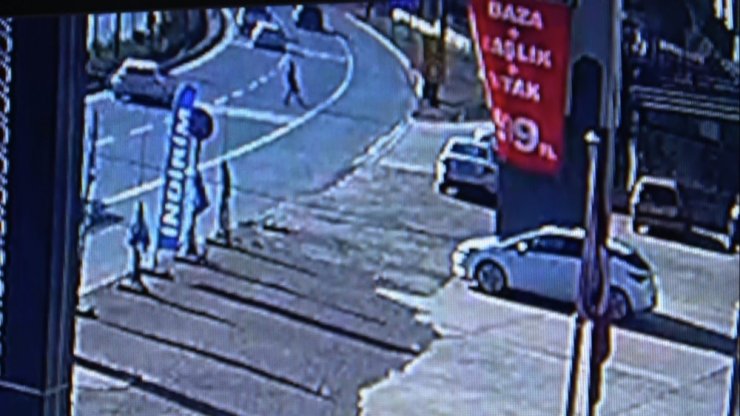 Üniversite öğrencisi genç kızın hayatını kaybettiği kaza güvenlik kamerasına yansıdı