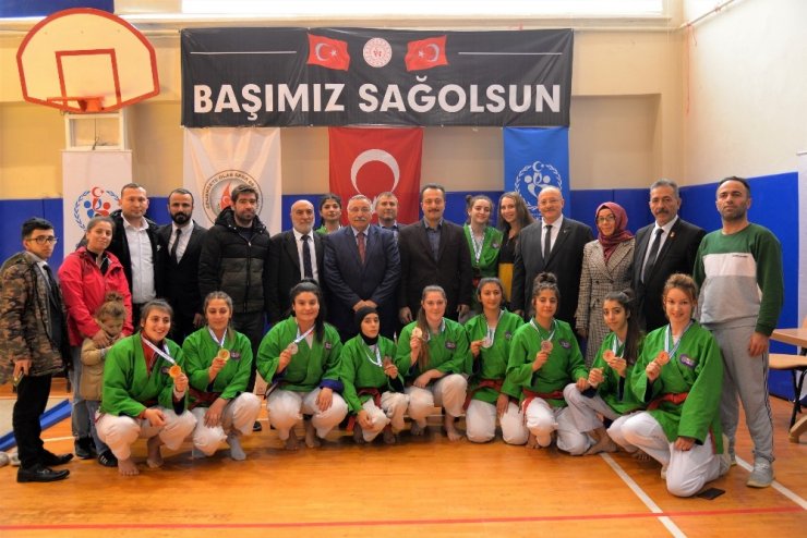 Ümitler ve Gençler Türkiye Kuraş Şampiyonası Bilecik’te yapıldı