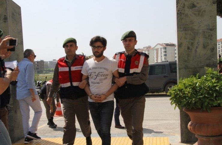 Babasını önce öldürüp sonra yakan gence “haksız tahrik” indirimi