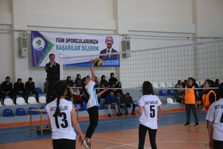 Gürpınar’da voleybol turnuvası