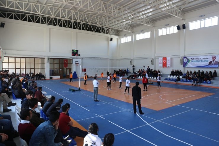 Gürpınar’da voleybol turnuvası