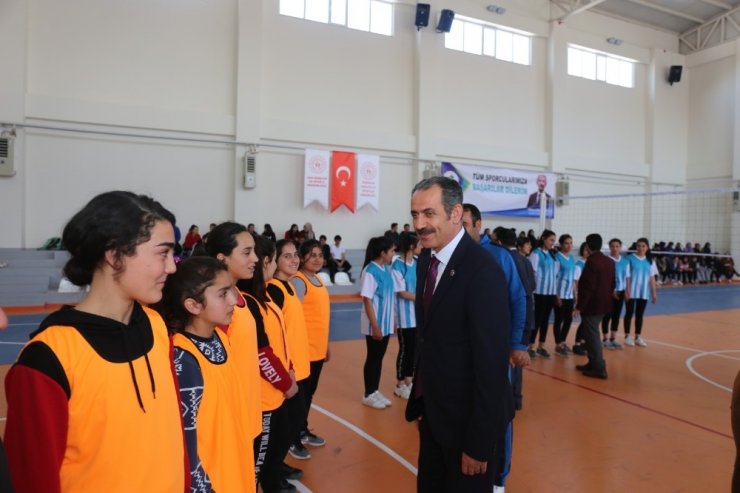 Gürpınar’da voleybol turnuvası