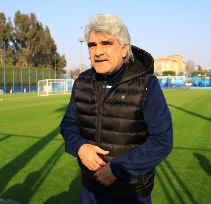 Uğur Tütüneker: "Süper Lig’e ilk ikiden çıkmayı kovalıyoruz”