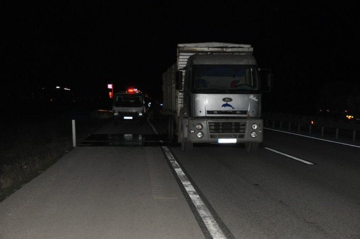 Sandıklı’da otomobil patates yüklü kamyona çarptı: 1 ölü