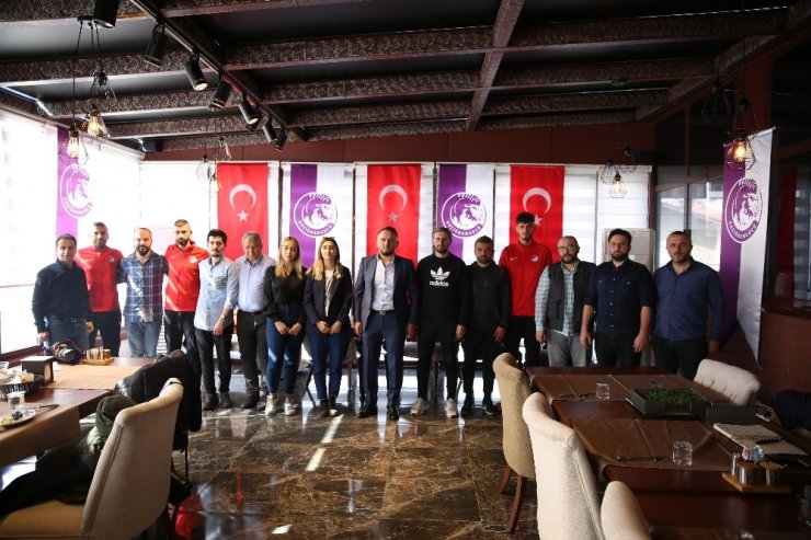 Sedat Tahiroğlu: "13 yıldır hiç bir futbolcuya, hocaya, devlet kurumuna borcumuz yok"