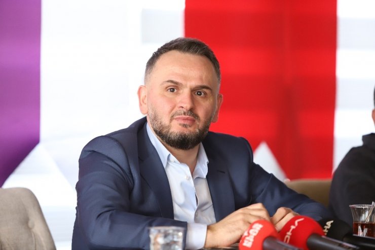 Sedat Tahiroğlu: "13 yıldır hiç bir futbolcuya, hocaya, devlet kurumuna borcumuz yok"