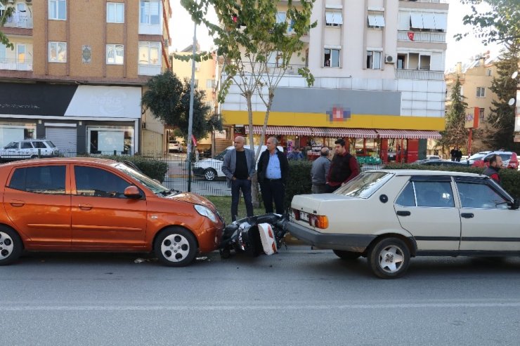 Çarptığı motosikletteki kadının yaralandığını gören kadın şoku üzerinden atamadı