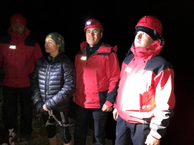 Antalya’da dağda mahsur kalan kadını jandarma kurtardı