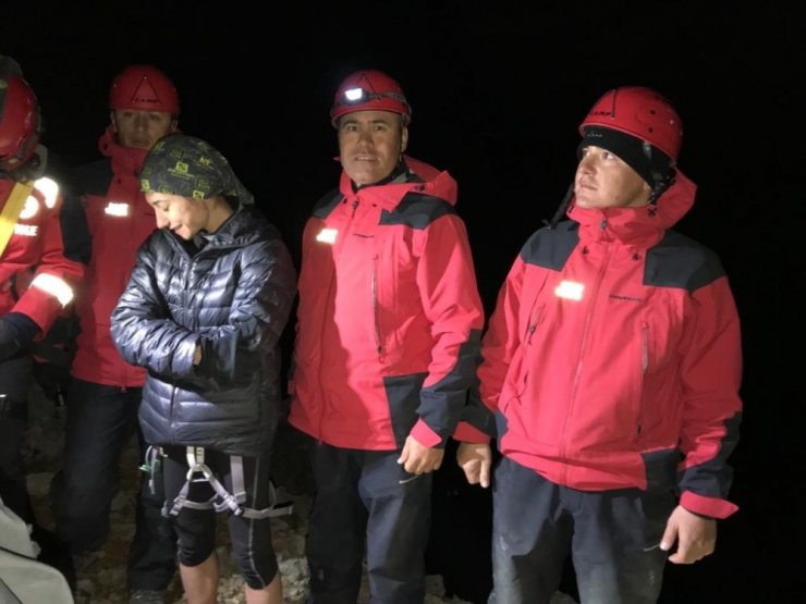 Antalya’da dağda mahsur kalan kadını jandarma kurtardı