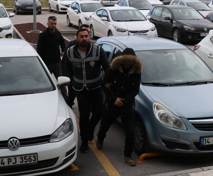 Bolu’da 3 marketi soyan maskeli hırsız adliyeye sevk edildi