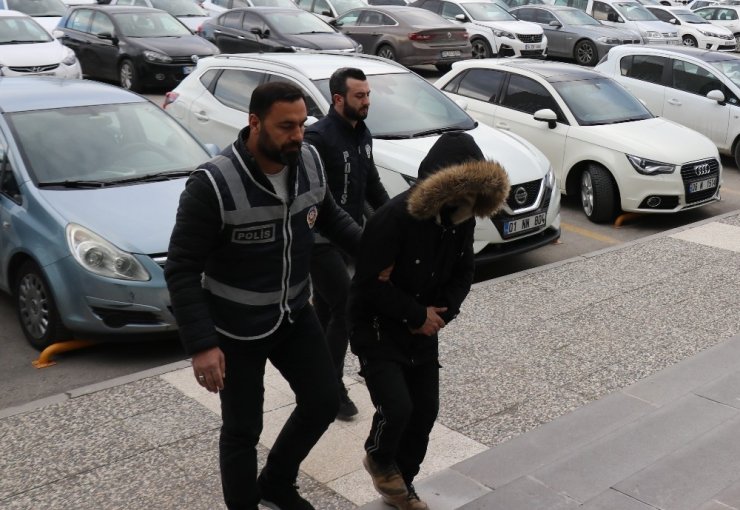 Bolu’da 3 marketi soyan maskeli hırsız adliyeye sevk edildi