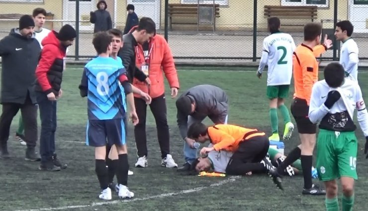 Bolu’da fenalaşan futbolcuyu hakemlik yapan doktor kurtardı