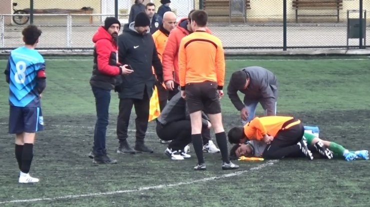 Bolu’da fenalaşan futbolcuyu hakemlik yapan doktor kurtardı