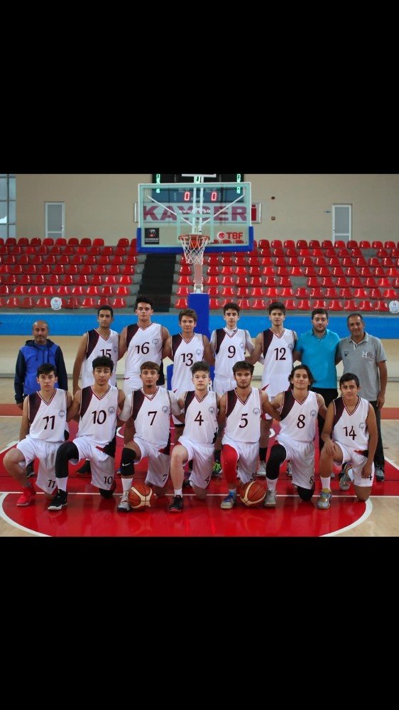 Melikgazi’de basketbol ve voleybolda başarılar sürüyor