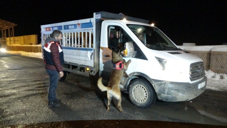 Jandarmadan “Başka Yol Yok, Uyuşturucuya Geçit Yok” uygulaması