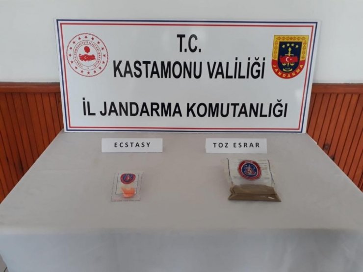 Otobüsteki yolcunun üzerinden 200 gram esrar çıktı