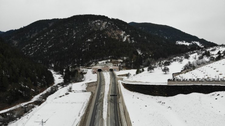 130 yıllık hayalin gerçekleşmesiyle kış aylarında geçilemeyen Ilgaz Dağı, artık tünelle aşılıyor