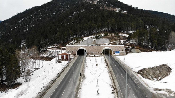 130 yıllık hayalin gerçekleşmesiyle kış aylarında geçilemeyen Ilgaz Dağı, artık tünelle aşılıyor