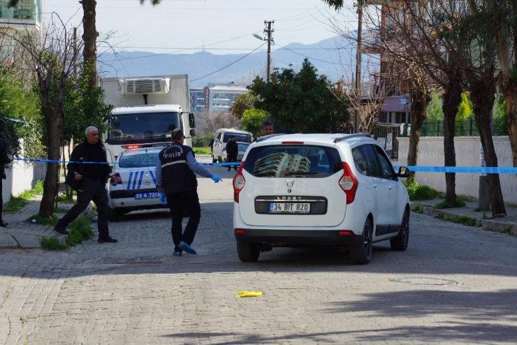 Kız arkadaşı ve annesine kurşun yağdırdı