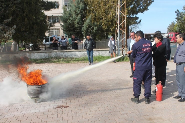 İtfaiyeden yangın eğitimleri sürüyor