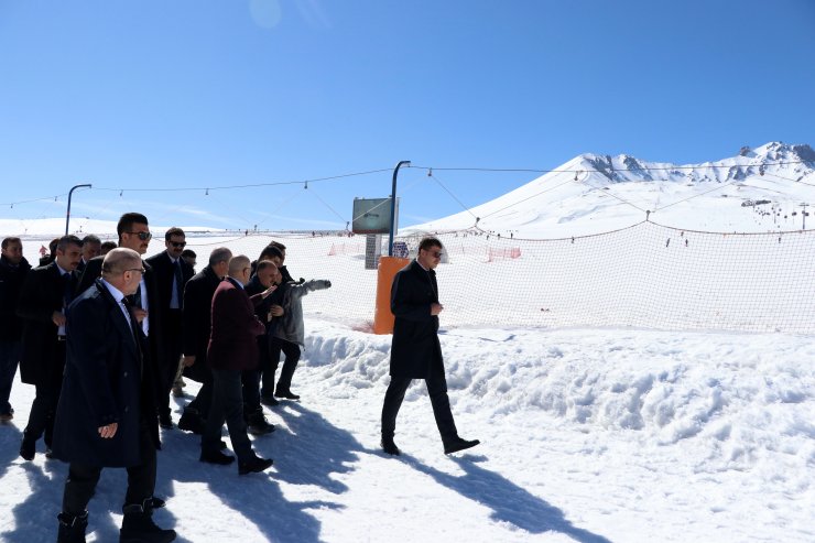 KKTC Başbakanı Tatar, Kayseri'de ziyaretlerde bulundu