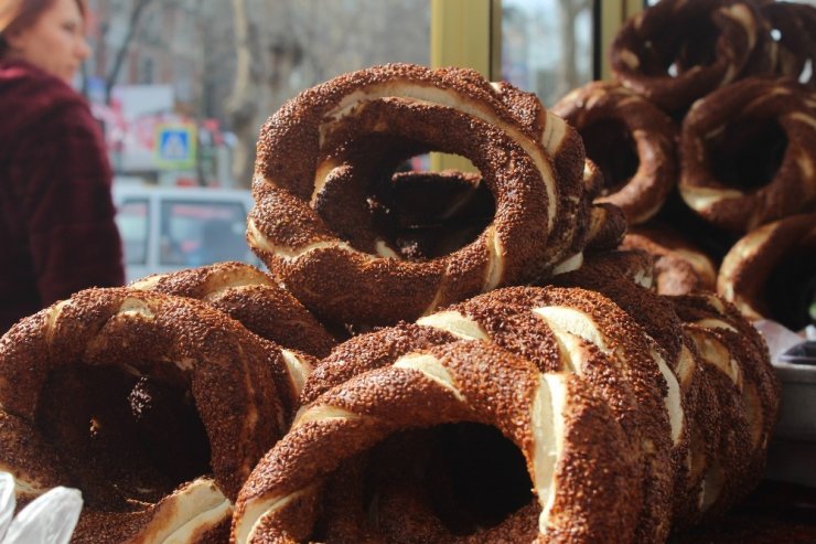 Kocaeli’de 2 TL olan simit ekmekten daha pahalıya satılıyor