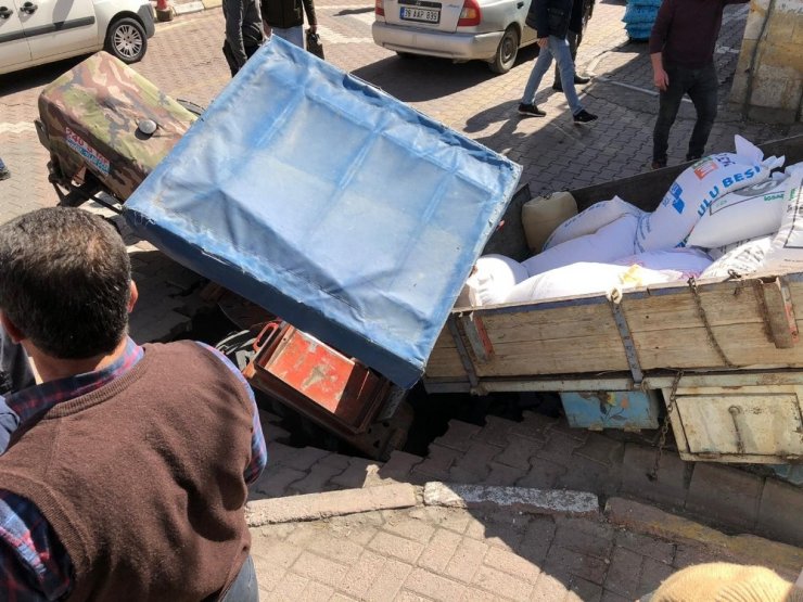 Nevşehir’de traktör çöken yola düştü