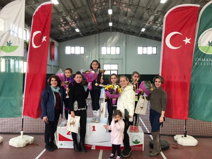 Küçük raketler profesyonelleri aratmadı