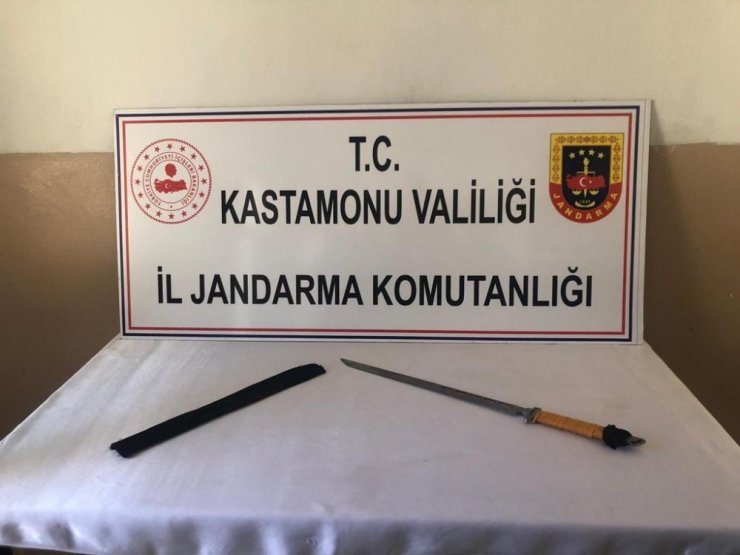 Otobüsteki yolcunun üzerinden 200 gram esrar çıktı