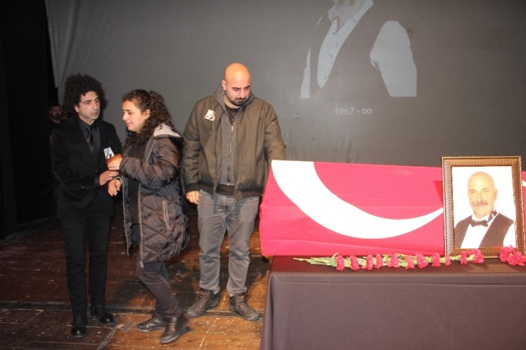 Ünlü sanatçı Kıvanç Uğraşbul son yolculuğuna uğurlandı